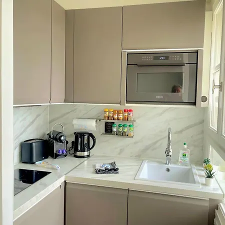 Les Pieds Dans L'eau / F2 Avec Vue Sur