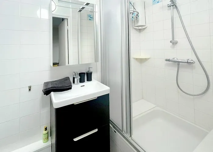 Les Pieds Dans L'eau / F2 Avec Vue Sur *