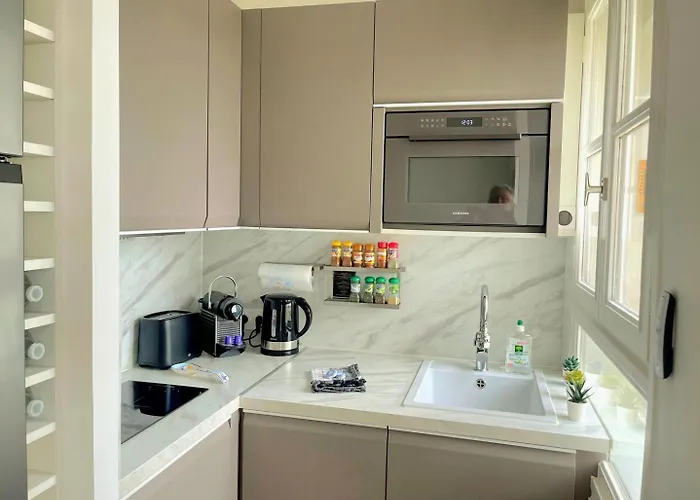 Les Pieds Dans L'eau / F2 Avec Vue Sur