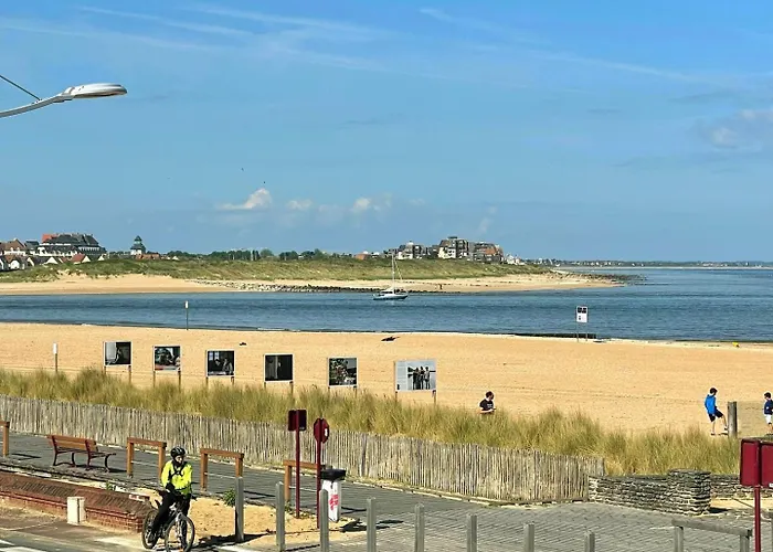 Les Pieds Dans L'eau / F2 Avec Vue Sur Houlgate